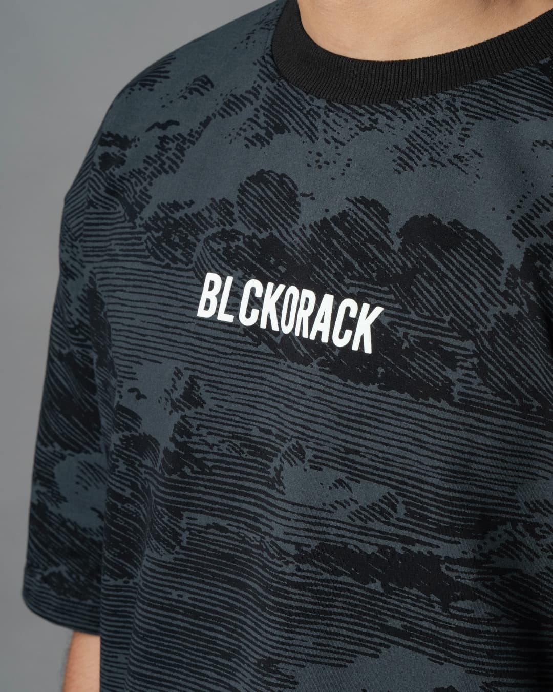 Textured design with cracked stone effect